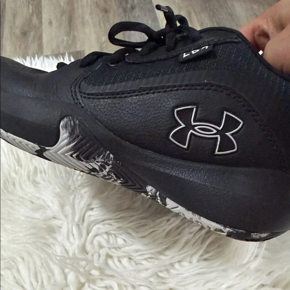 Under Armour stylish black
